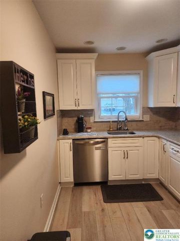 2724 Harvest Drive West, Forks Twp, PA 18040