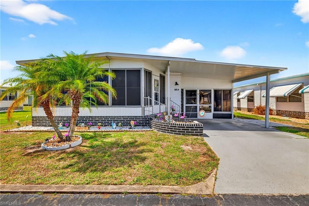 860 Moonlight DR, NORTH FORT MYERS, FL 33917 — exterior