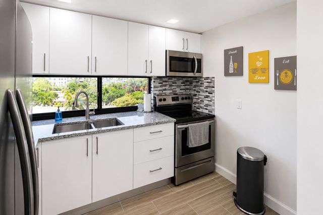 17021 N Bay Road 816, Sunny Isles Beach, FL 33160