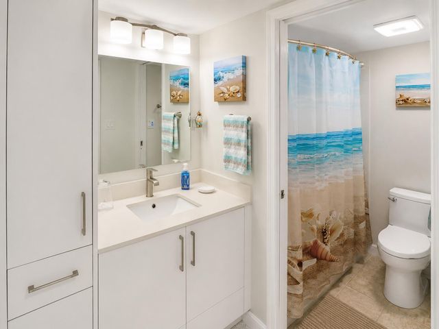17021 N Bay Road 816, Sunny Isles Beach, FL 33160