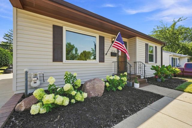 2134 4th Street E, Saint Paul, MN 55119