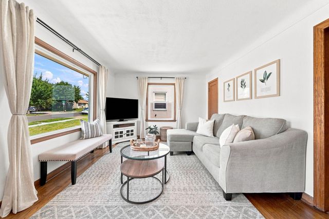 2134 4th Street E, Saint Paul, MN 55119