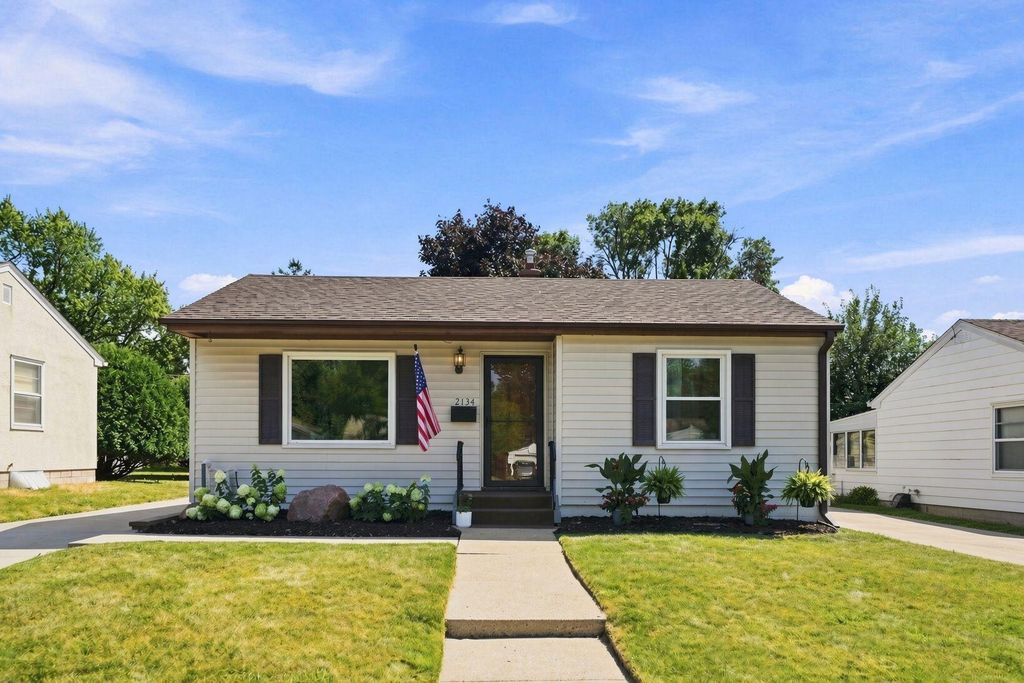 2134 4th Street E, Saint Paul, MN 55119