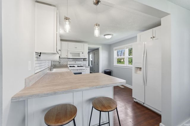 2827 Hobson Road, Fort Wayne, IN 46805