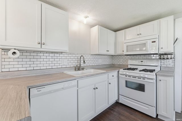 2827 Hobson Road, Fort Wayne, IN 46805