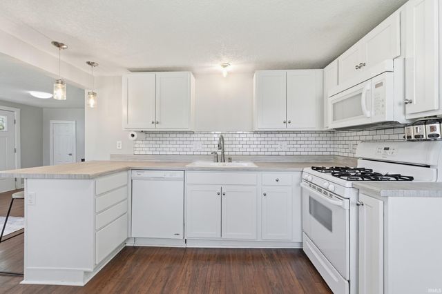 2827 Hobson Road, Fort Wayne, IN 46805