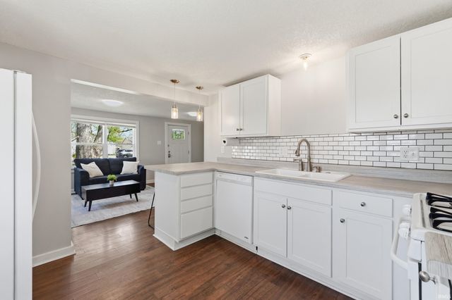 2827 Hobson Road, Fort Wayne, IN 46805