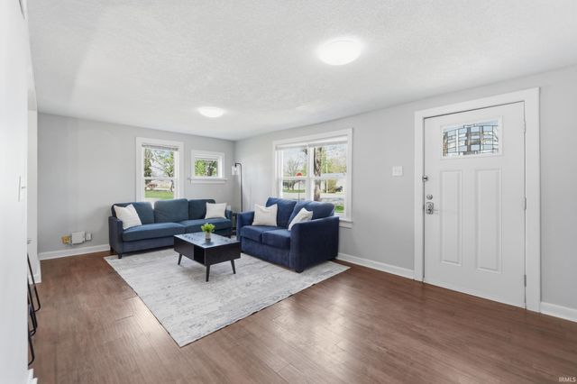 2827 Hobson Road, Fort Wayne, IN 46805