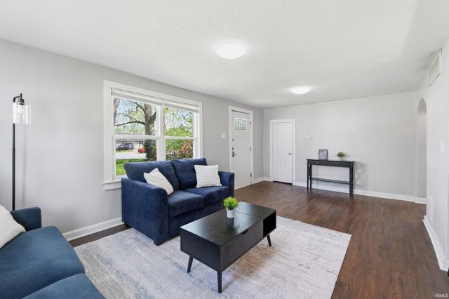 2827 Hobson Road, Fort Wayne, IN 46805