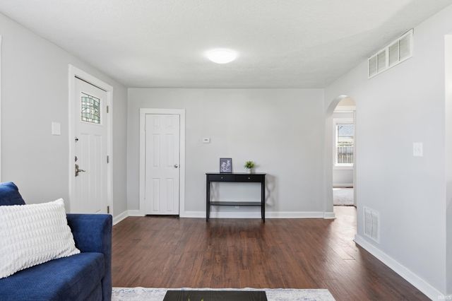 2827 Hobson Road, Fort Wayne, IN 46805