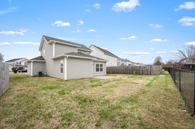 1422 Beaconcrest Cir, Murfreesboro, TN 37128