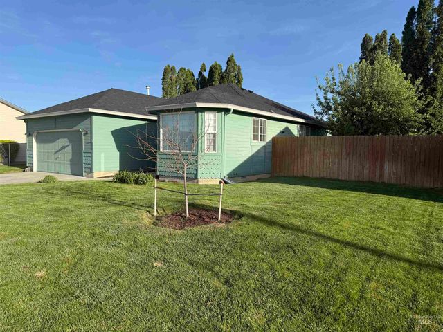 911 Sapphire Ct, Nampa, ID 83686