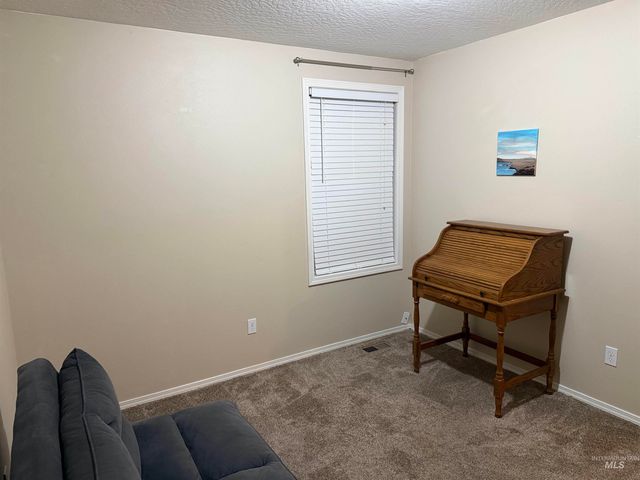 911 Sapphire Ct, Nampa, ID 83686