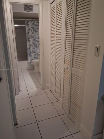 9221 Sunrise Lakes Blvd 204, Sunrise, FL 33322