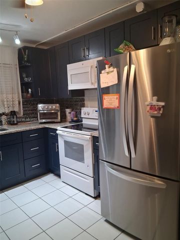 9221 Sunrise Lakes Blvd 204, Sunrise, FL 33322