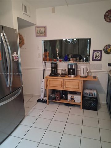 9221 Sunrise Lakes Blvd 204, Sunrise, FL 33322