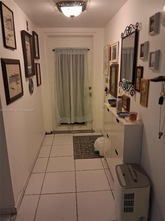 9221 Sunrise Lakes Blvd 204, Sunrise, FL 33322