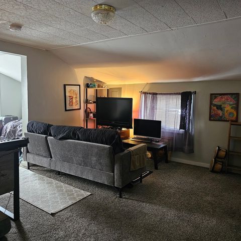 902 W 4TH Street, Erie, PA 16507