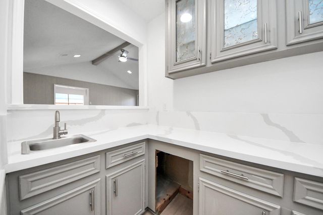 6222 Vickijohn Drive, Houston, TX 77096