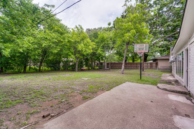 2509 Woodlawn Drive, Ennis, TX 75119