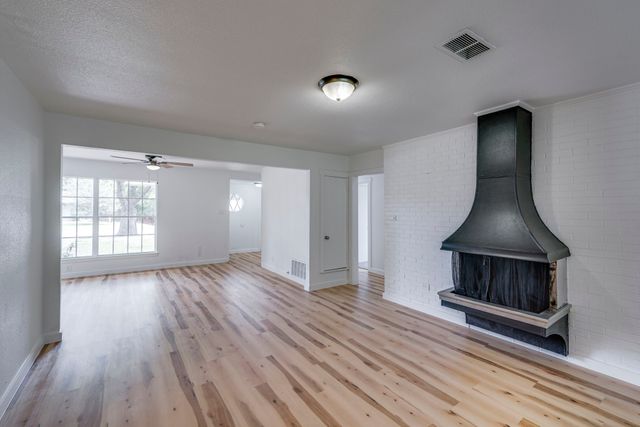 2509 Woodlawn Drive, Ennis, TX 75119