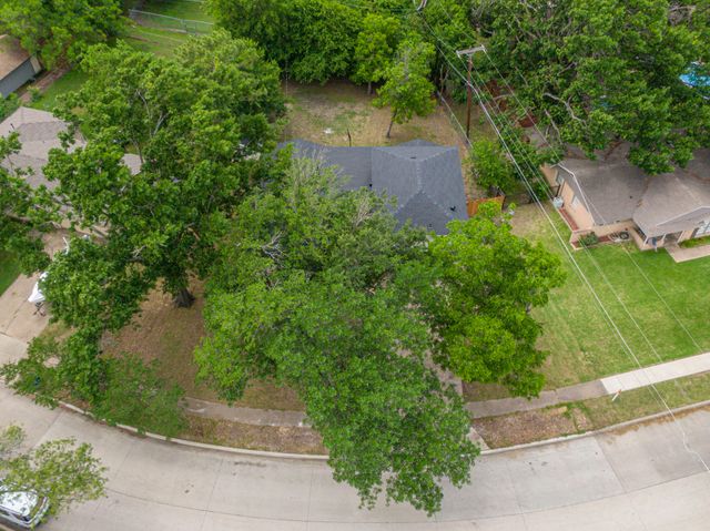2509 Woodlawn Drive, Ennis, TX 75119