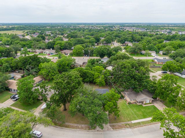 2509 Woodlawn Drive, Ennis, TX 75119