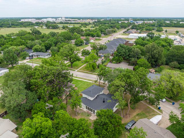 2509 Woodlawn Drive, Ennis, TX 75119