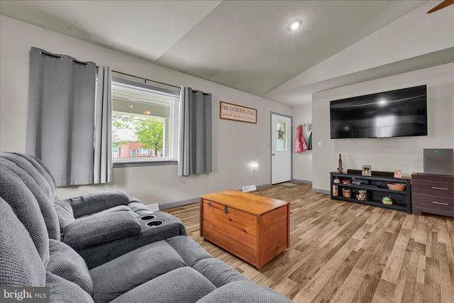 334 E MARKET ST, Lykens, PA 17048
