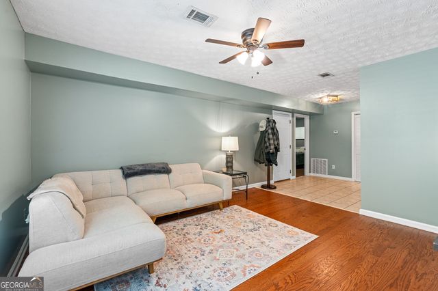 65 Lauren Overlook, Newnan, GA 30263