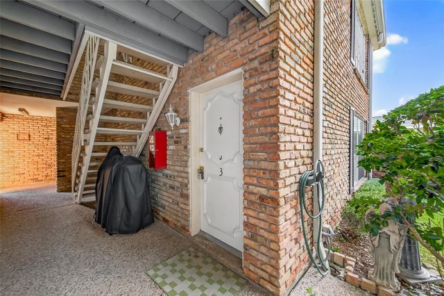 2201 Fountain View Drive 3, Houston, TX 77057