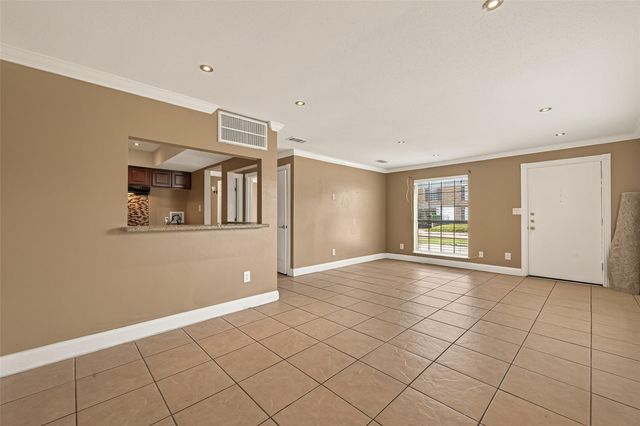 2201 Fountain View Drive 3, Houston, TX 77057