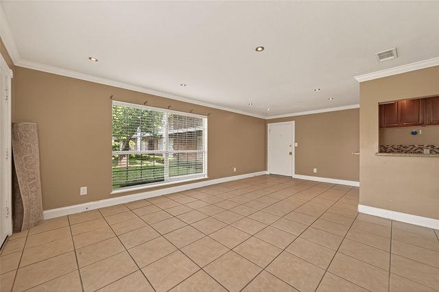 2201 Fountain View Drive 3, Houston, TX 77057
