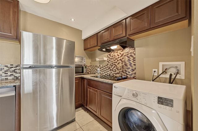 2201 Fountain View Drive 3, Houston, TX 77057