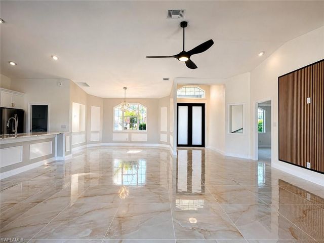 1118 SE 16th TER, Cape Coral, FL 33990