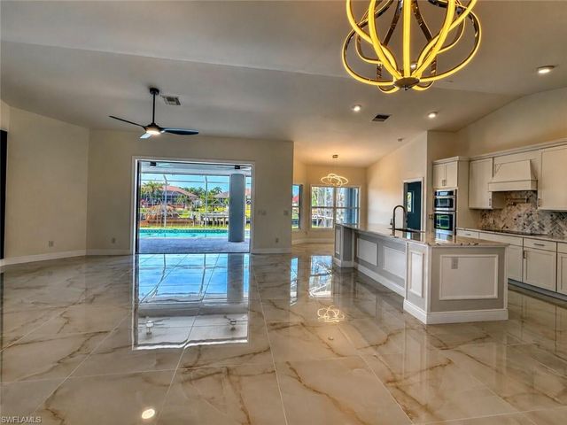 1118 SE 16th TER, Cape Coral, FL 33990