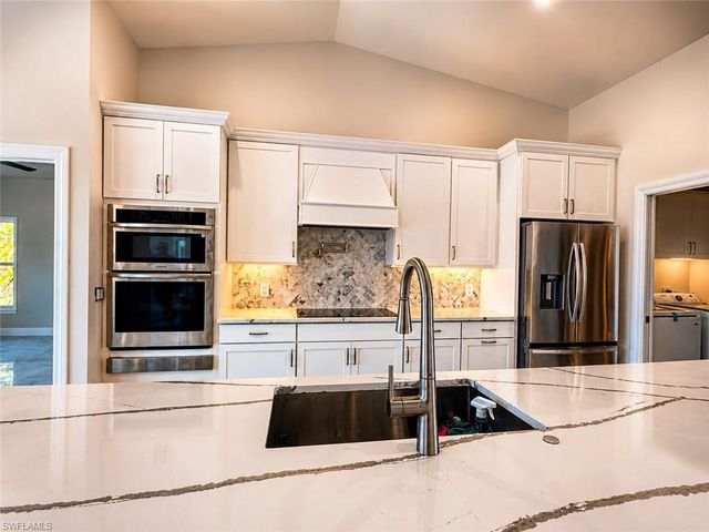 1118 SE 16th TER, Cape Coral, FL 33990
