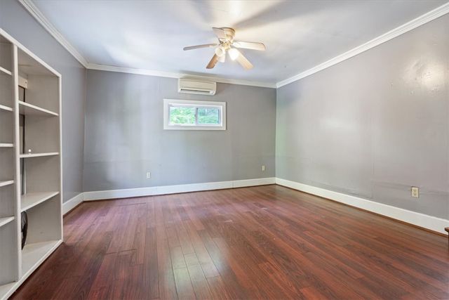 17 Berryville Avenue, Eureka Springs, AR 72632