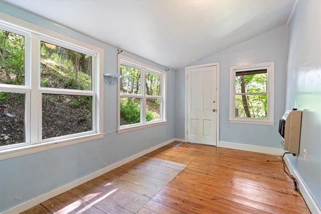 17 Berryville Avenue, Eureka Springs, AR 72632