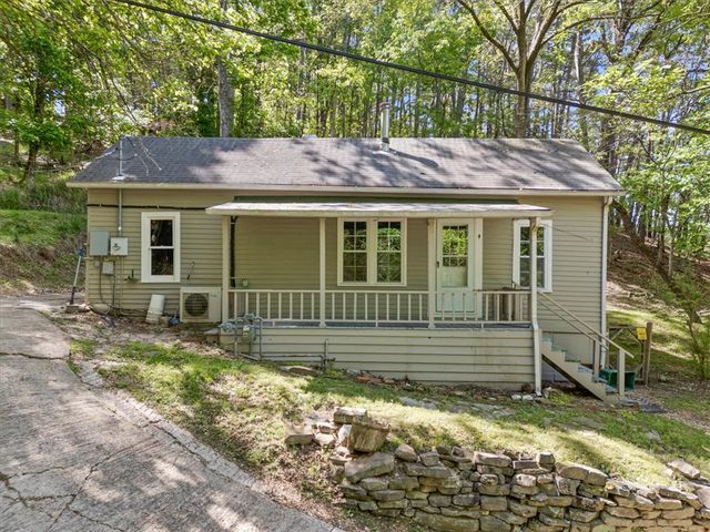 17 Berryville Avenue, Eureka Springs, AR 72632