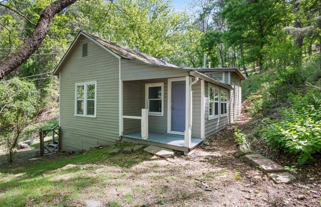 17 Berryville Avenue, Eureka Springs, AR 72632