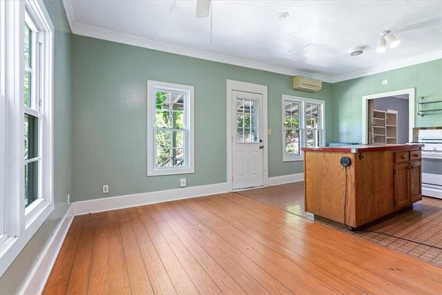 17 Berryville Avenue, Eureka Springs, AR 72632