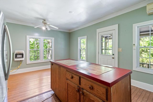 17 Berryville Avenue, Eureka Springs, AR 72632