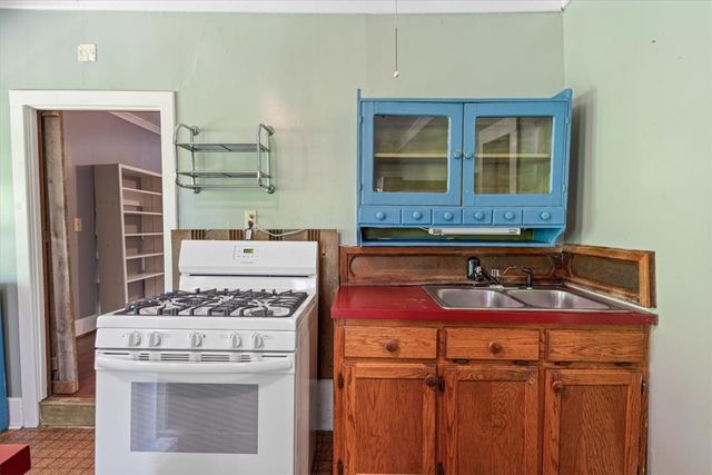 17 Berryville Avenue, Eureka Springs, AR 72632