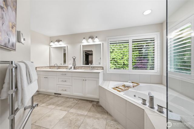 1032 84th Avenue NE, Medina, WA 98039