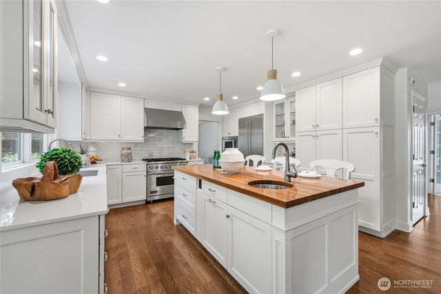 1032 84th Avenue NE, Medina, WA 98039