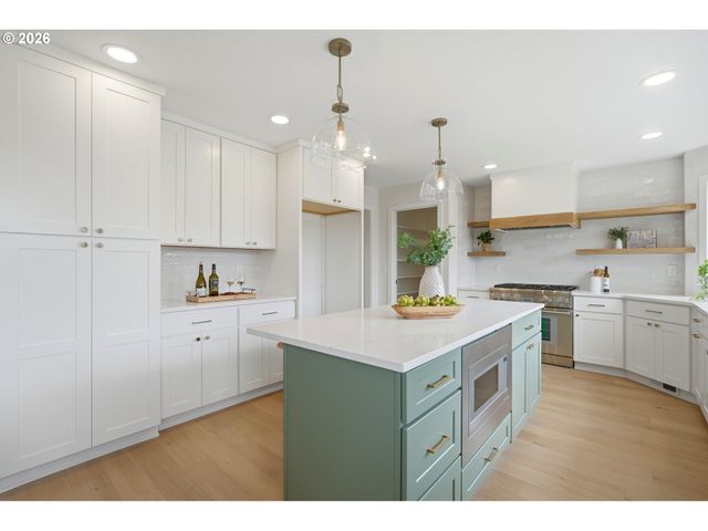 20220 Sw NANCY Ln, Beaverton, OR 97007