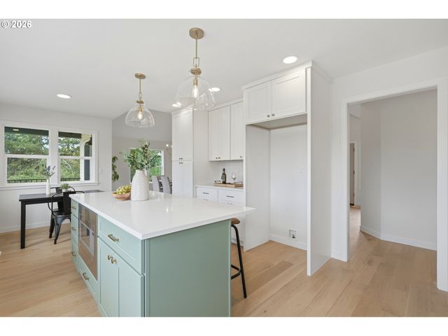 20220 Sw NANCY Ln, Beaverton, OR 97007