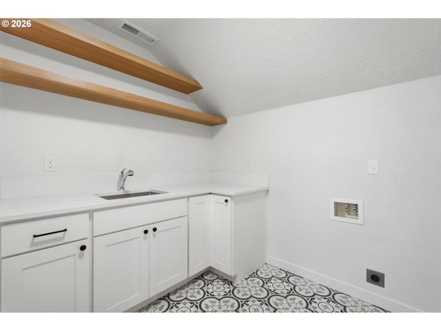 20220 Sw NANCY Ln, Beaverton, OR 97007