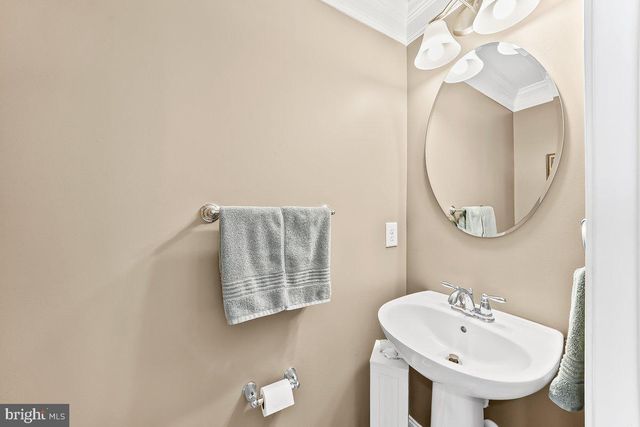 61 VIRGINIA DR, Atco, NJ 08004